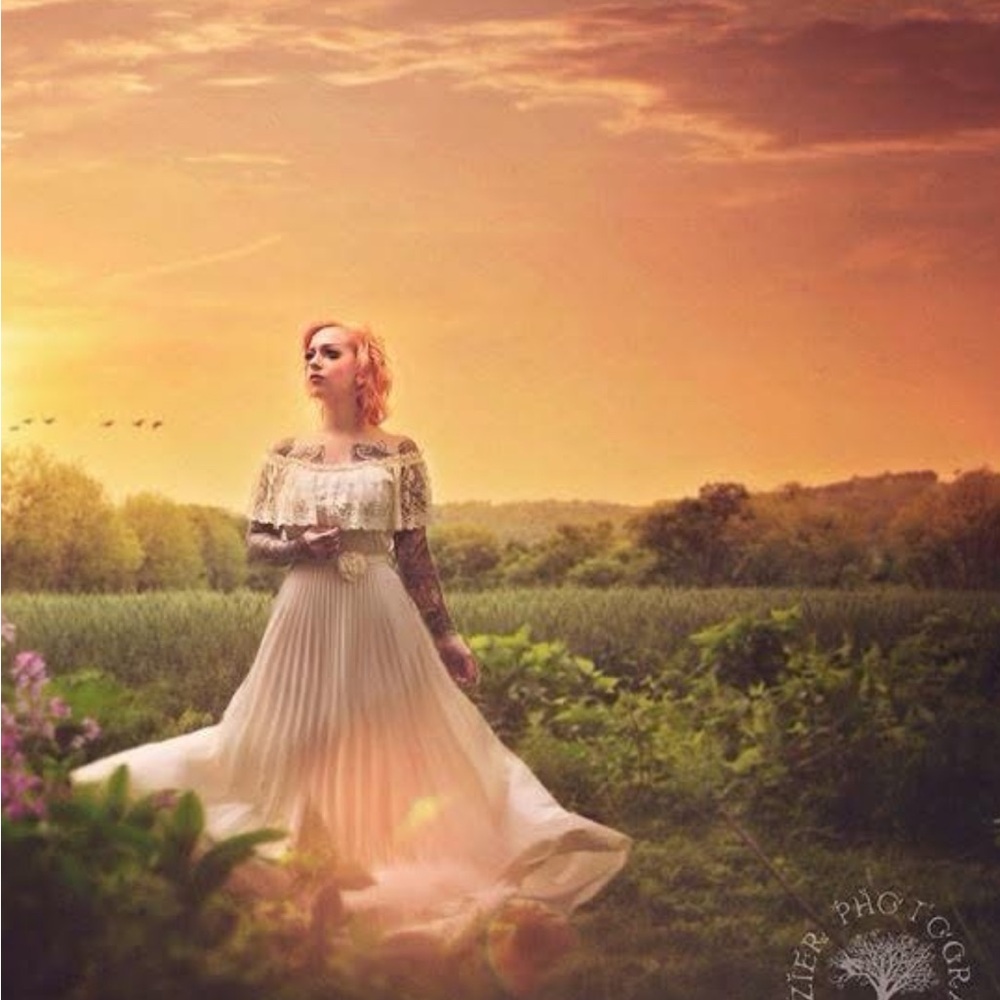 1981 wedding dress size 6-8 beautiful condition